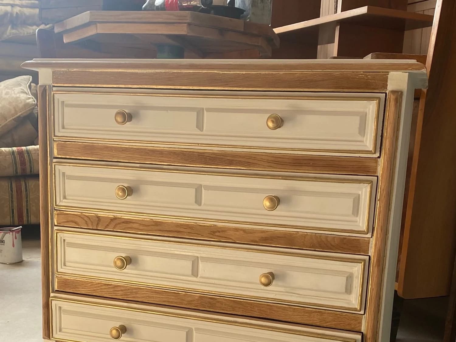 White chest of drawers — image 1