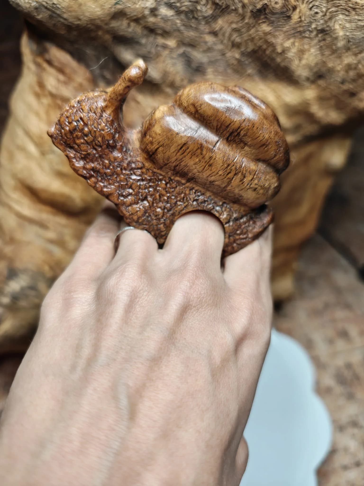 Inel sculptural nuc