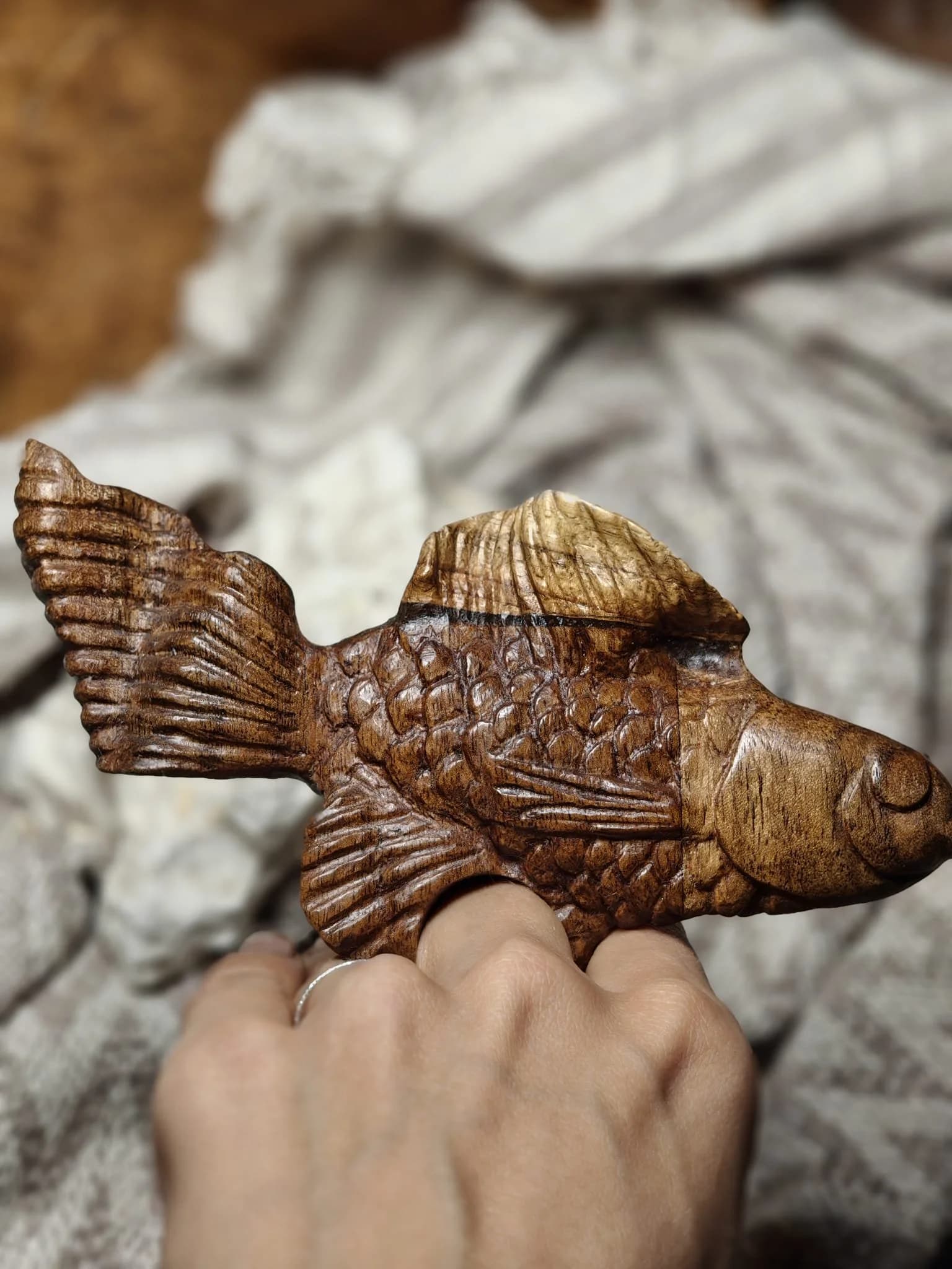 Inel sculptural lemn
