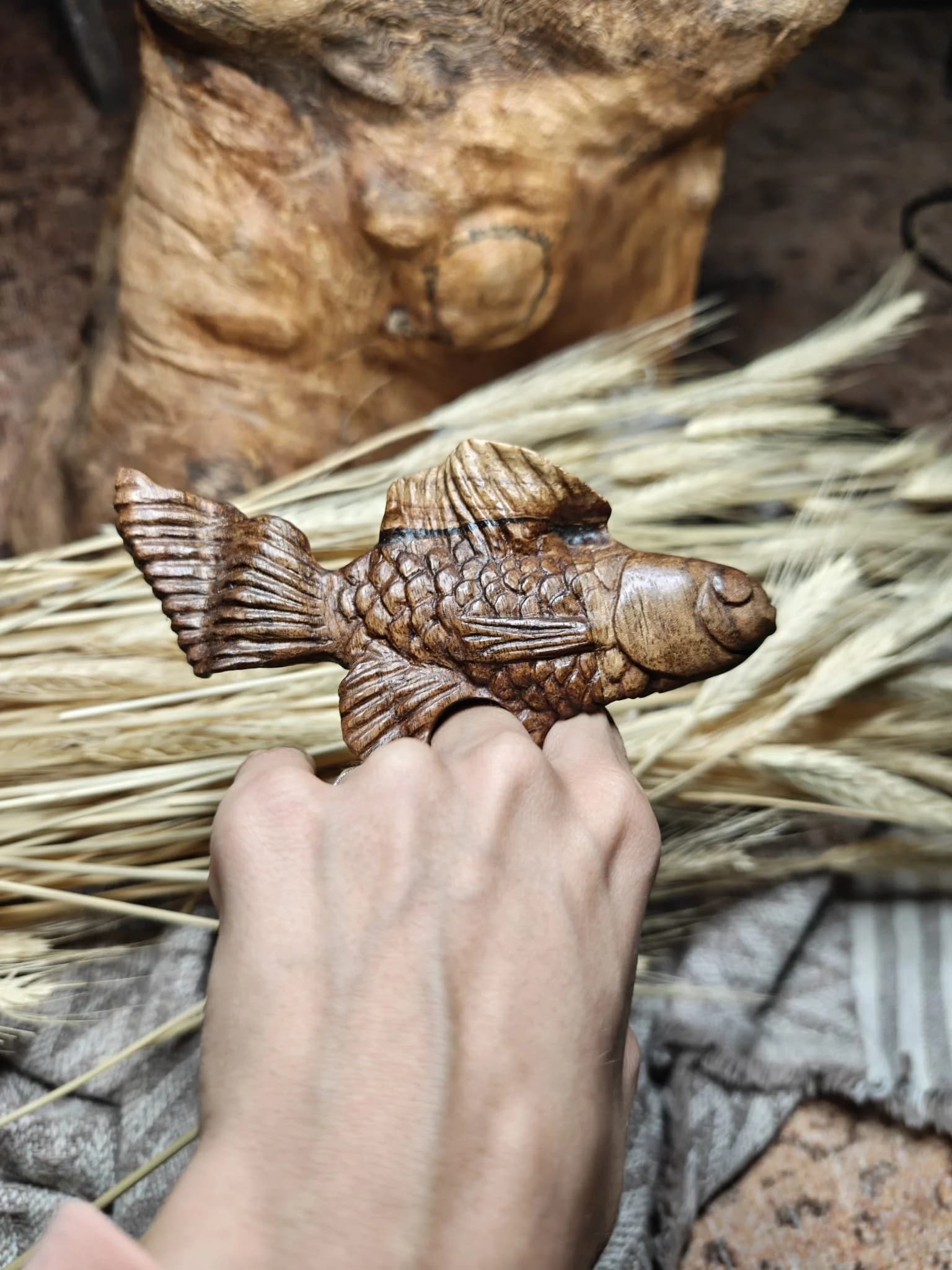 Inel sculptural lemn