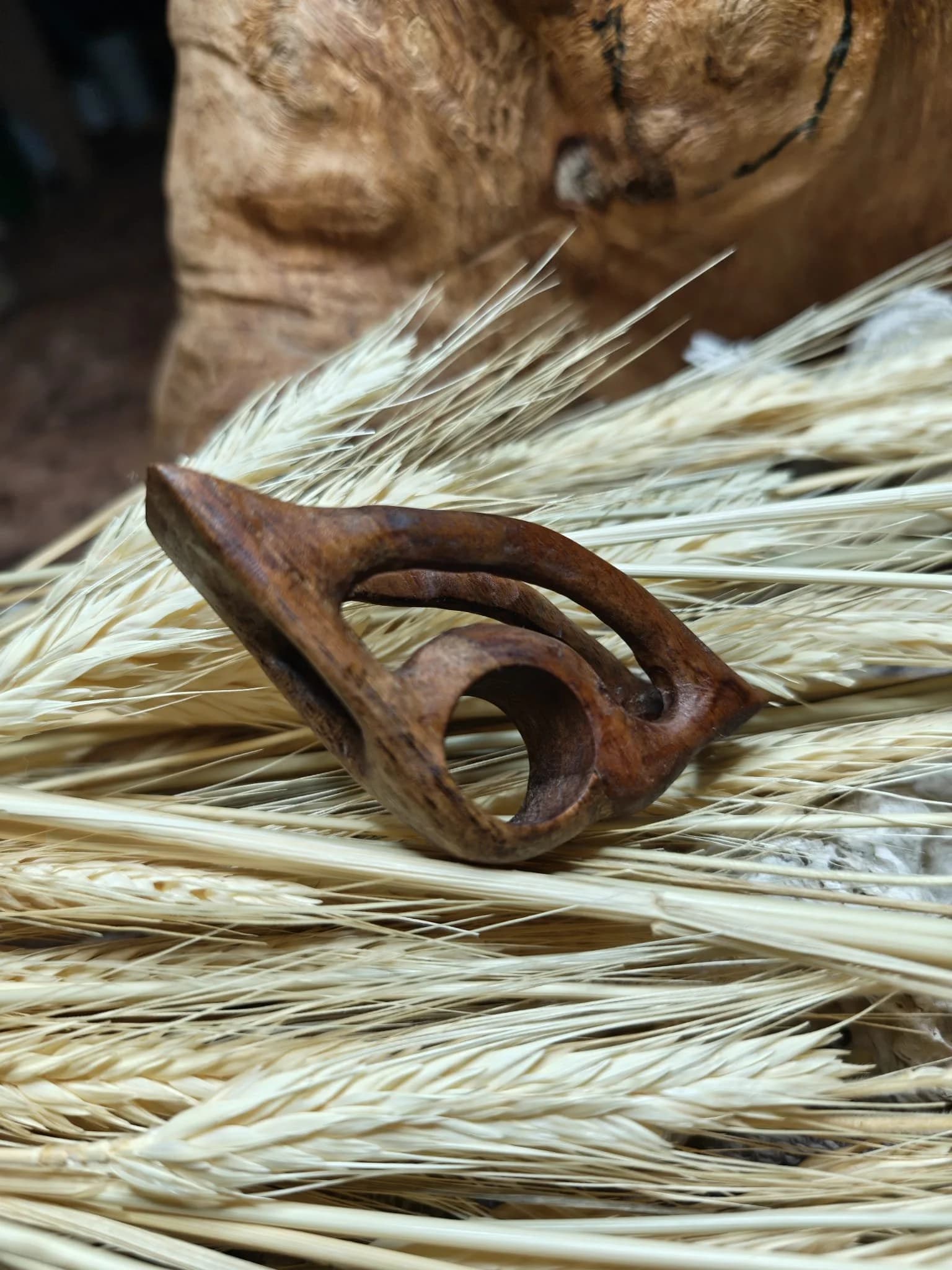 Inel sculptural lemn