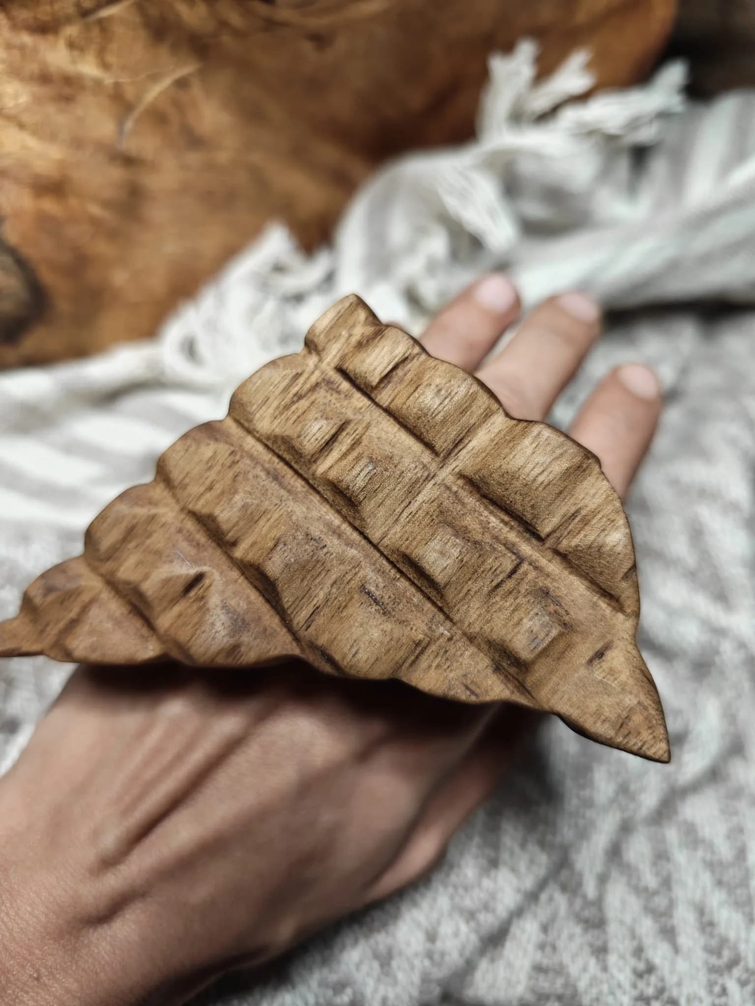 Inel sculptural lemn
