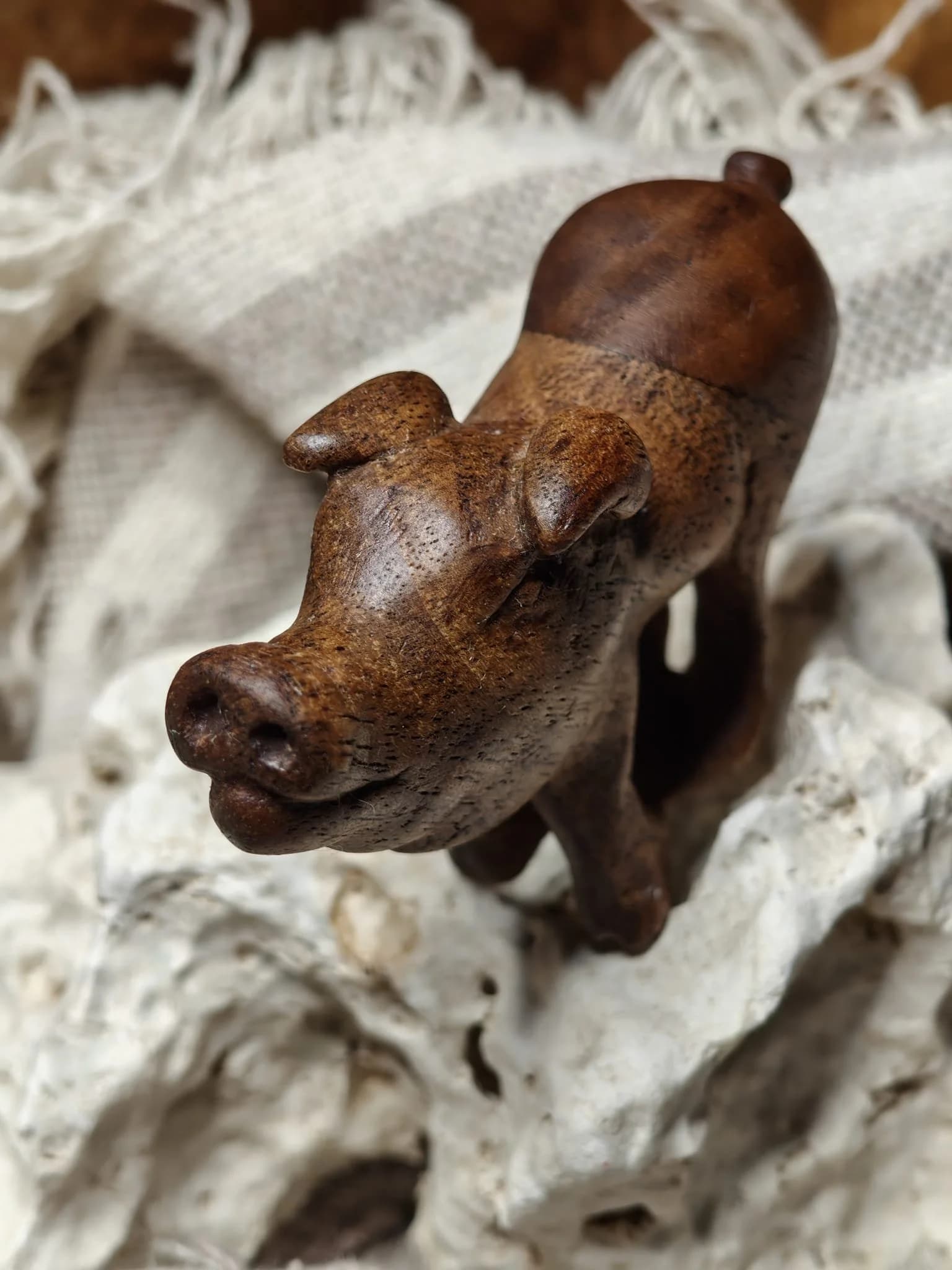 Inel sculptural nuc