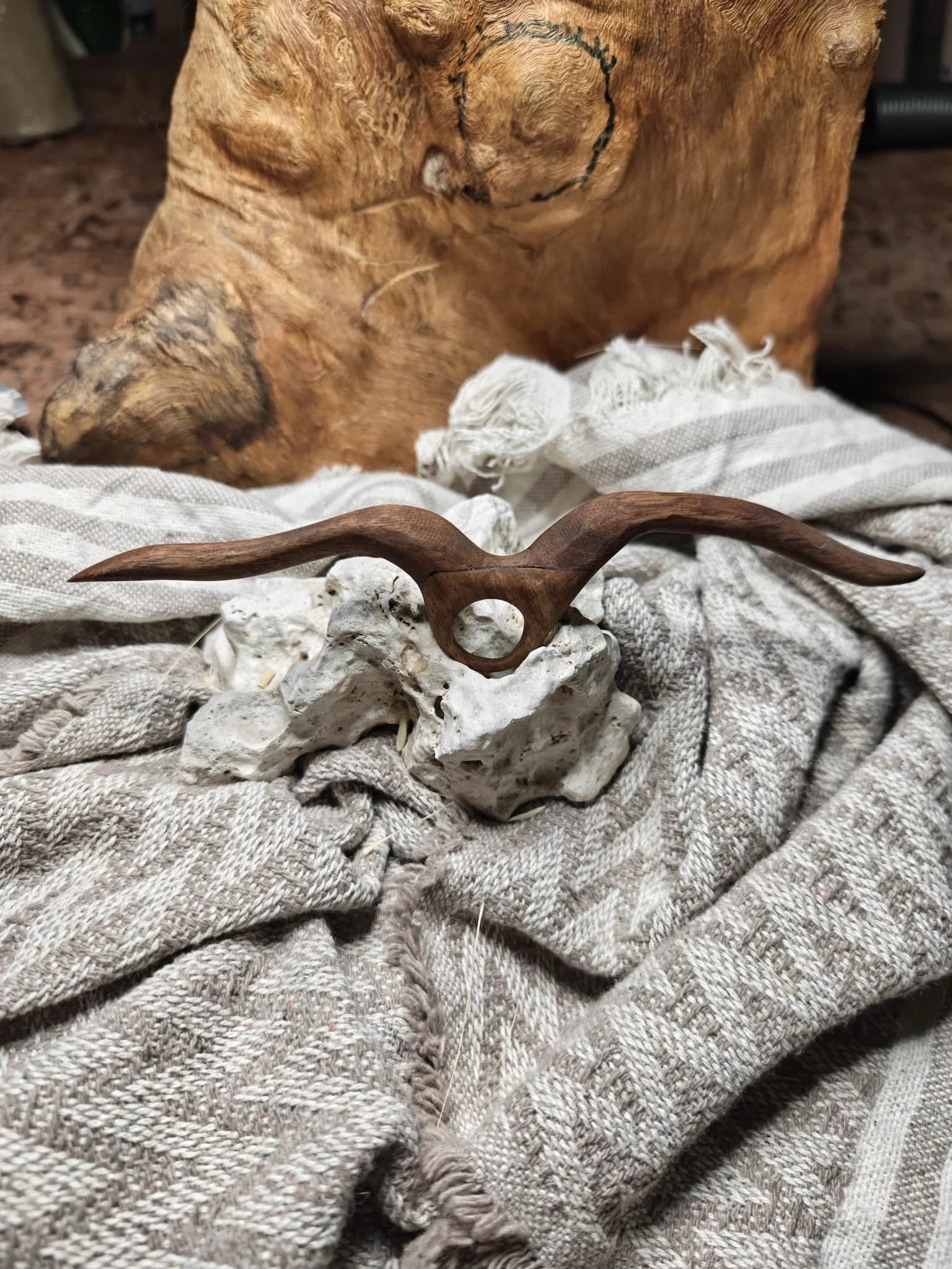 Inel sculptural nuc