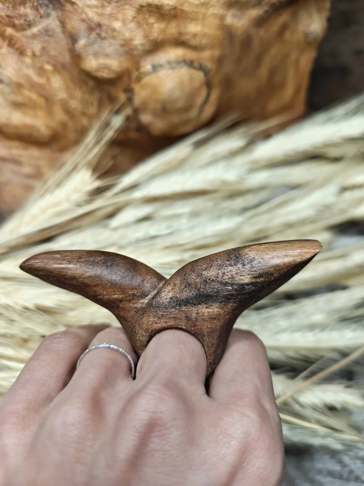 Inel sculptural lemn