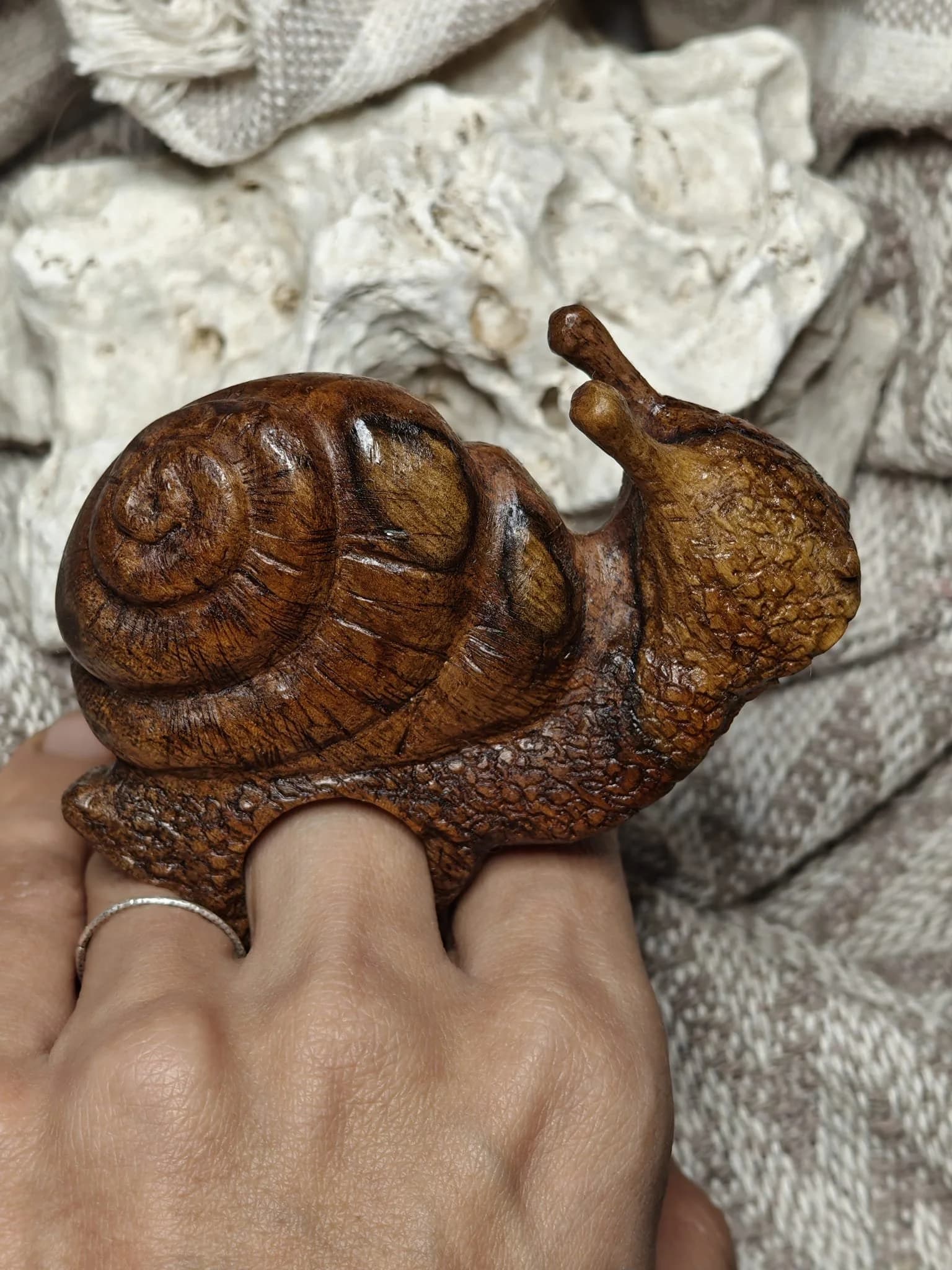 Inel sculptural nuc