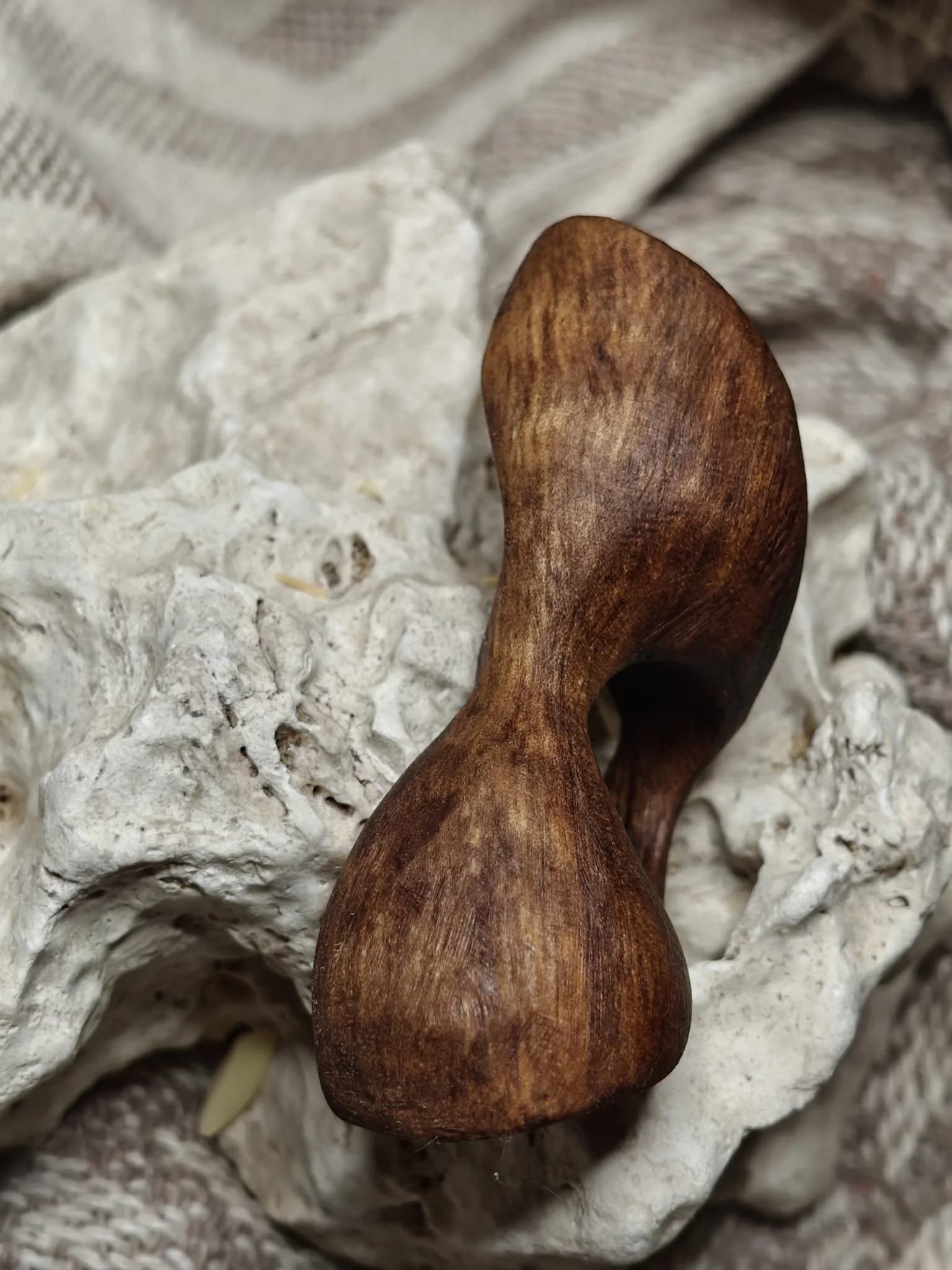 Inel sculptural lemn