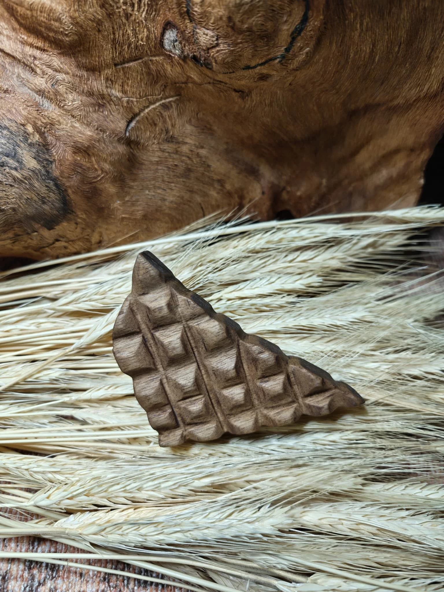 Inel sculptural lemn