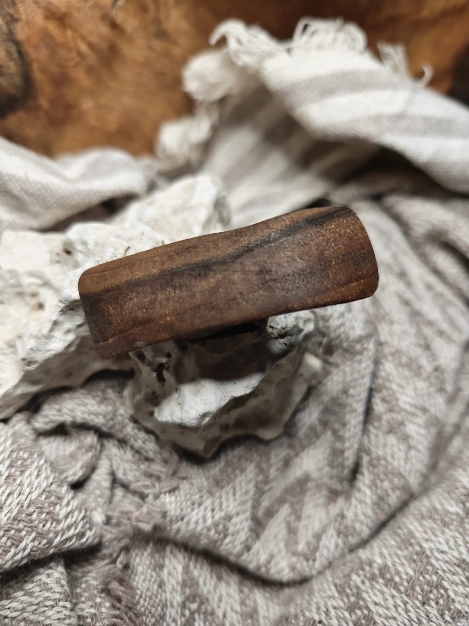 Inel sculptural nuc