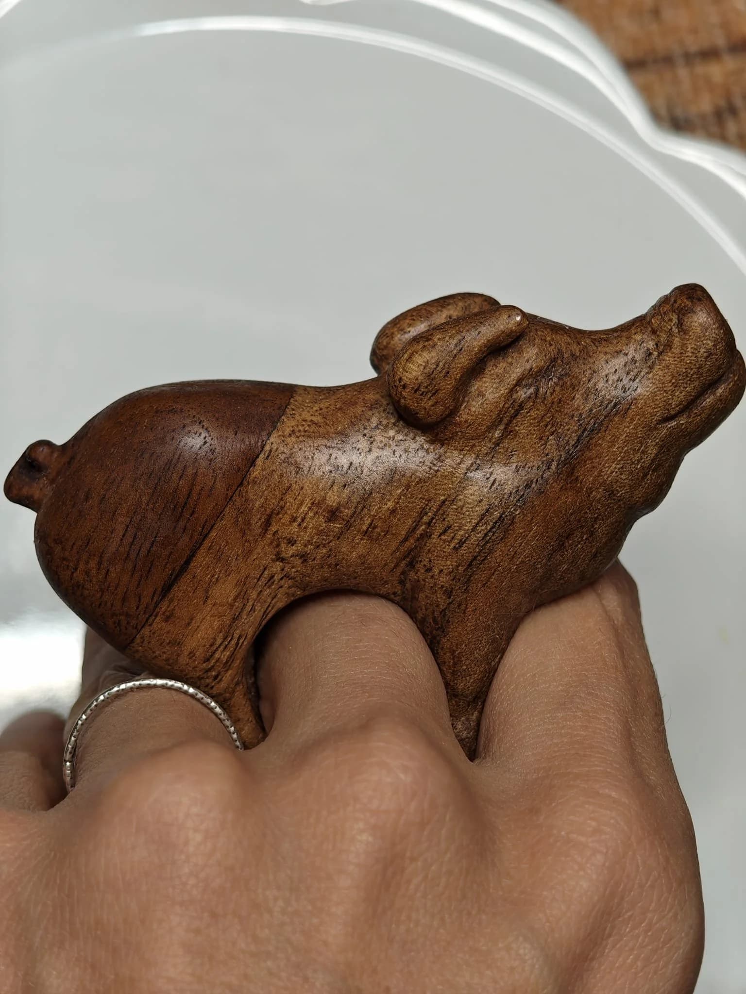 Inel sculptural nuc
