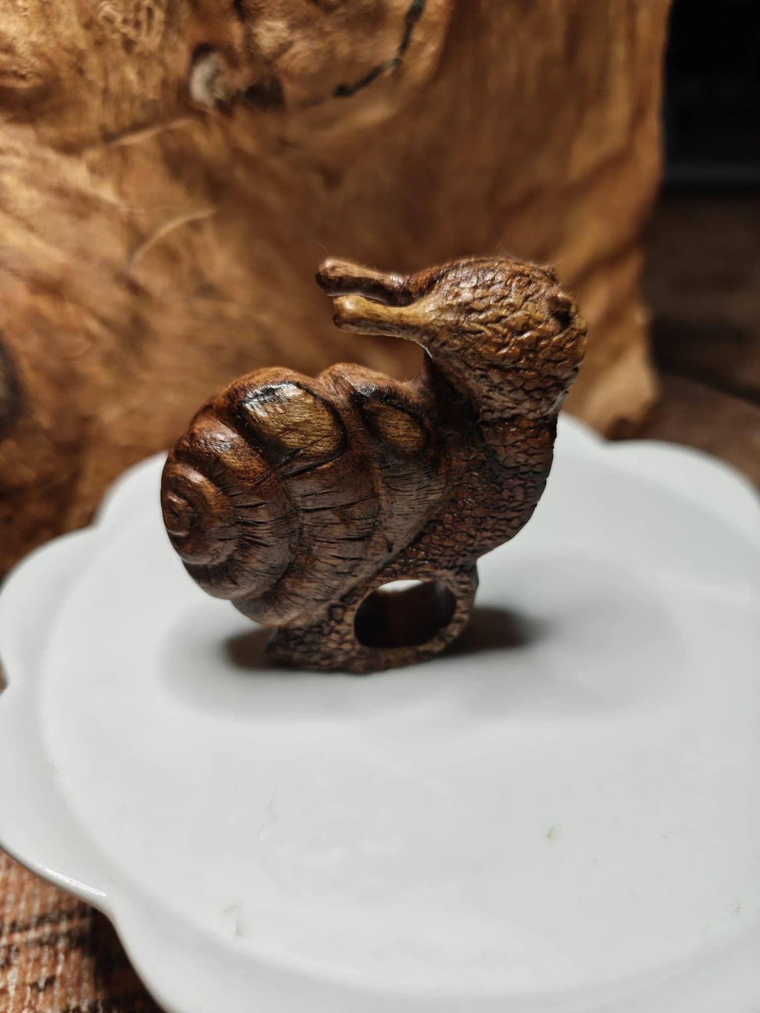 Inel sculptural nuc