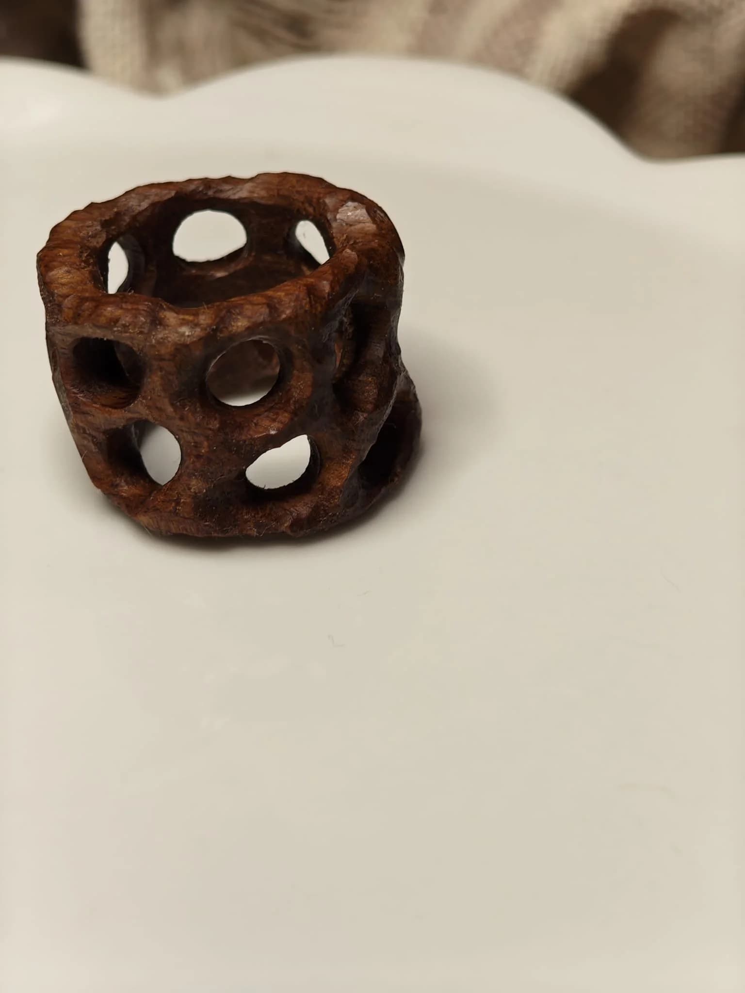 Inel sculptural nuc