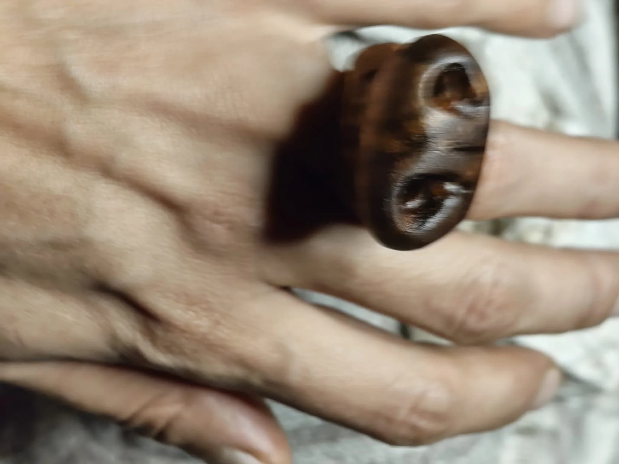 Inel sculptural nuc