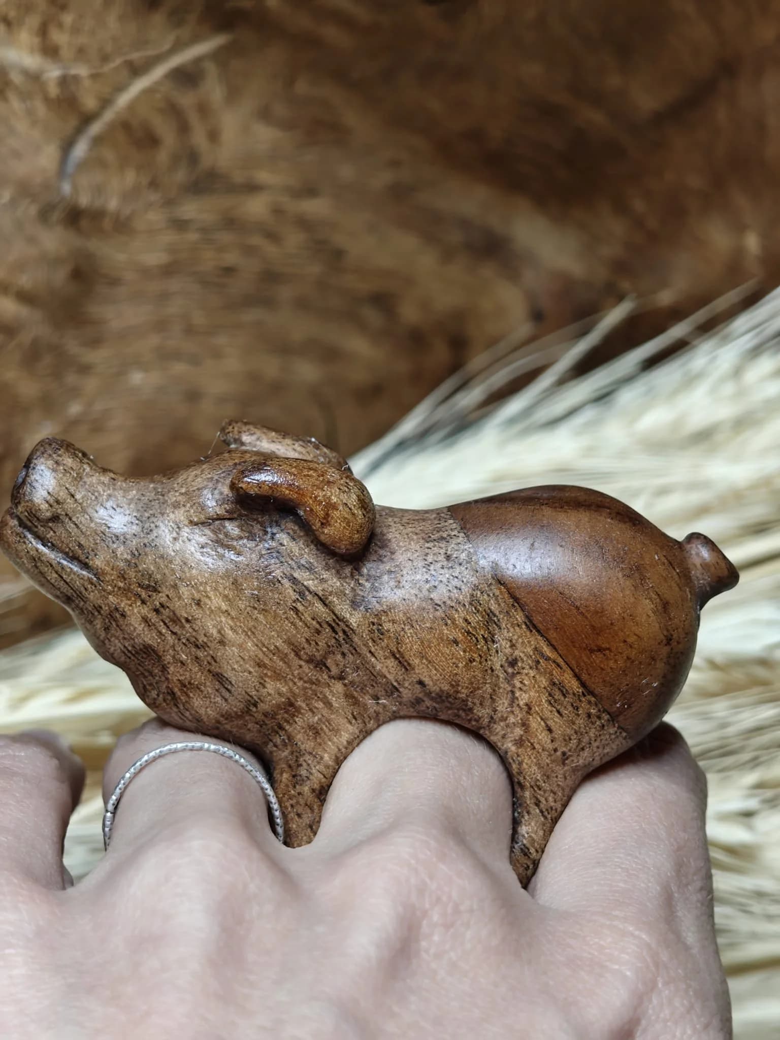 Inel sculptural nuc