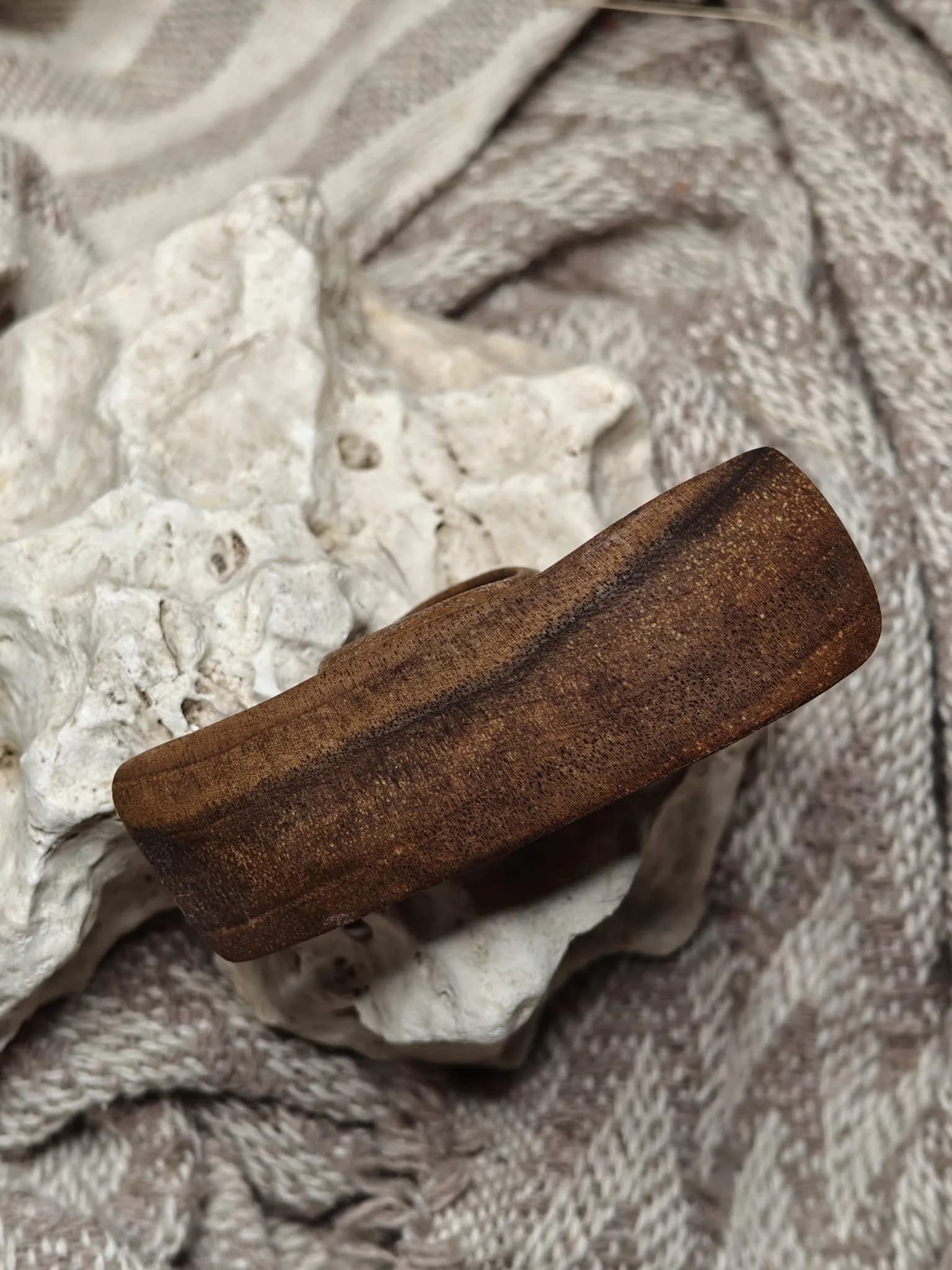 Inel sculptural nuc