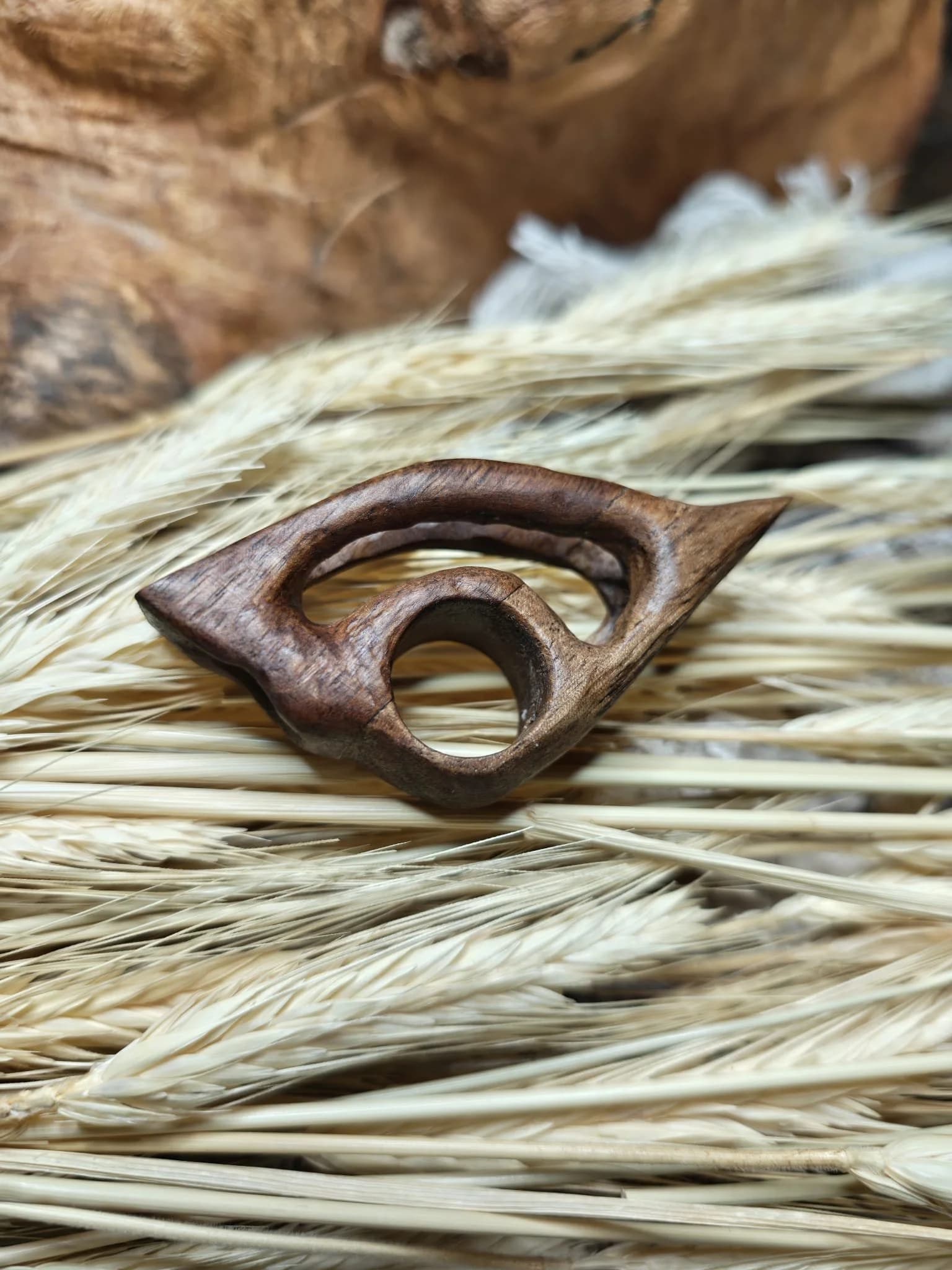 Inel sculptural lemn