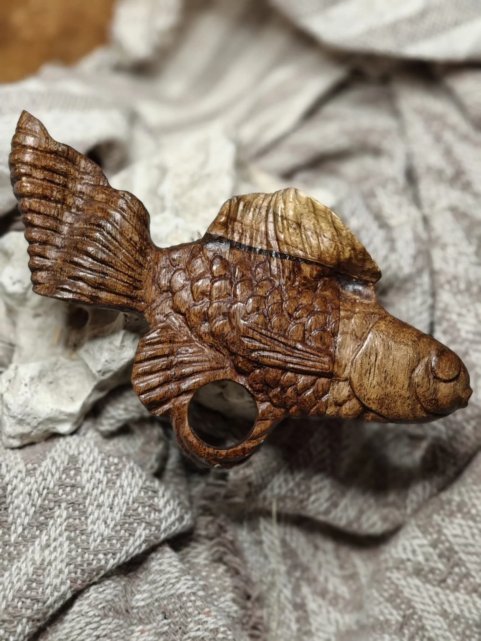 Inel sculptural lemn