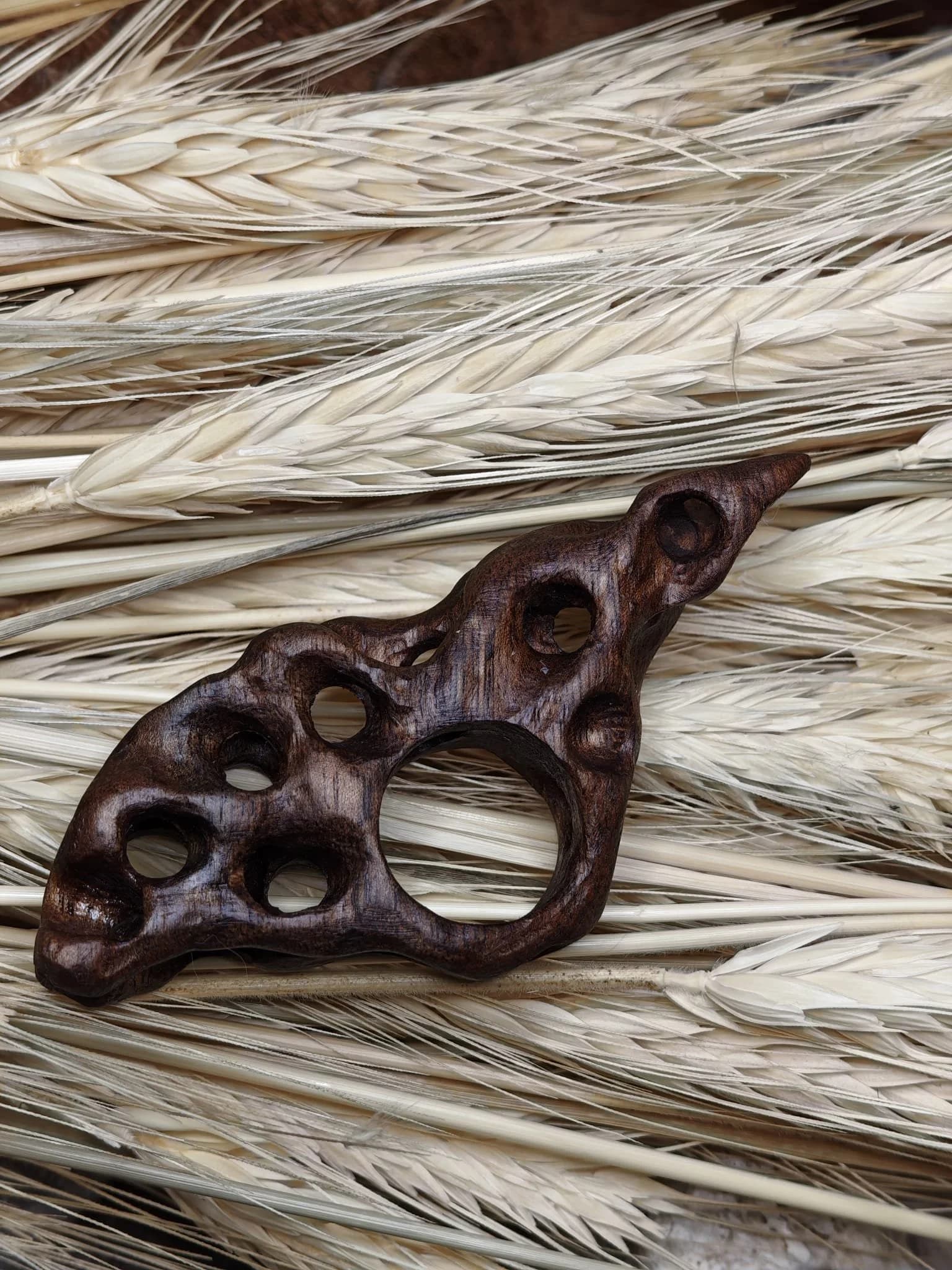 Inel sculptural buc
