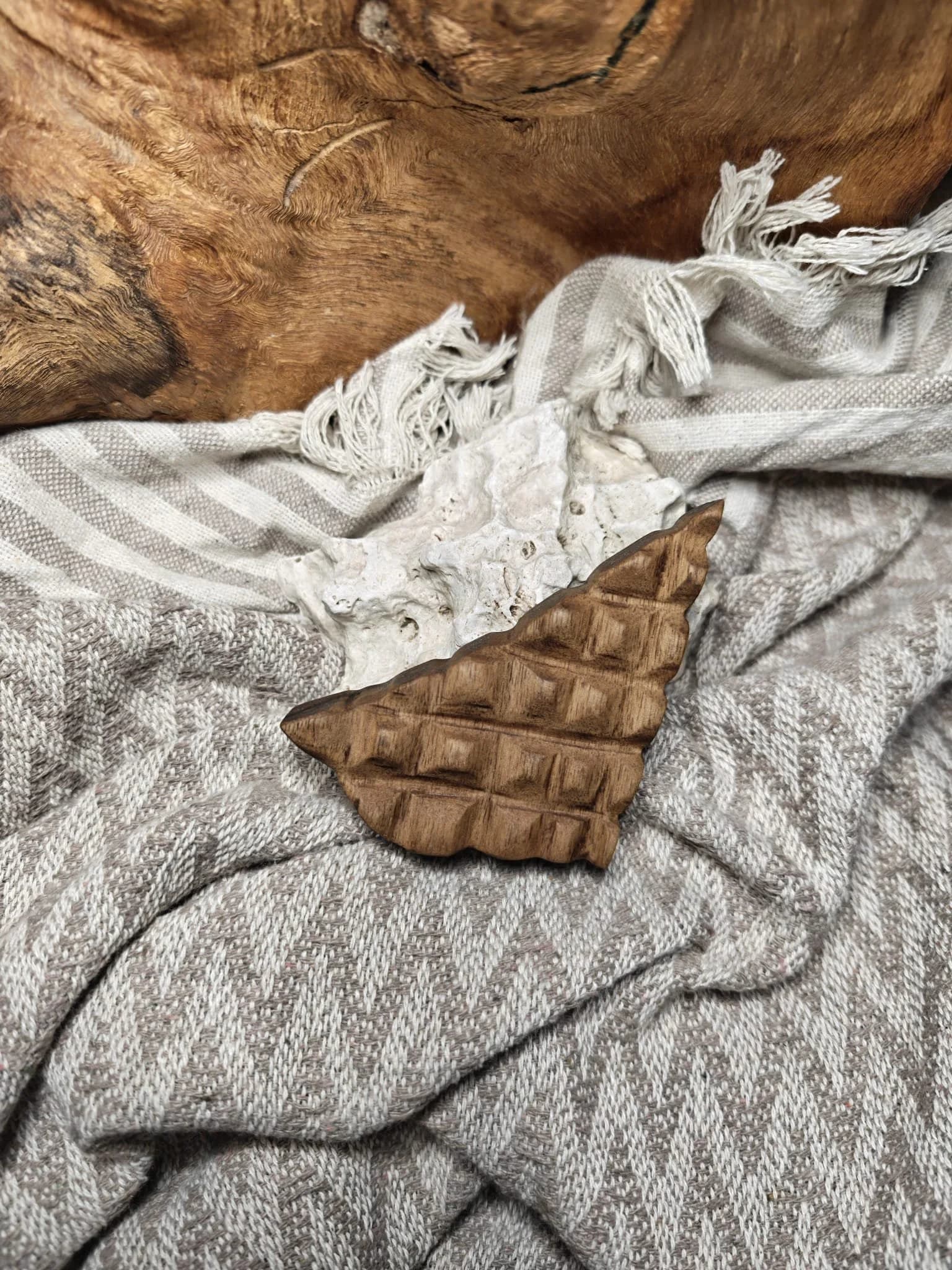 Inel sculptural lemn
