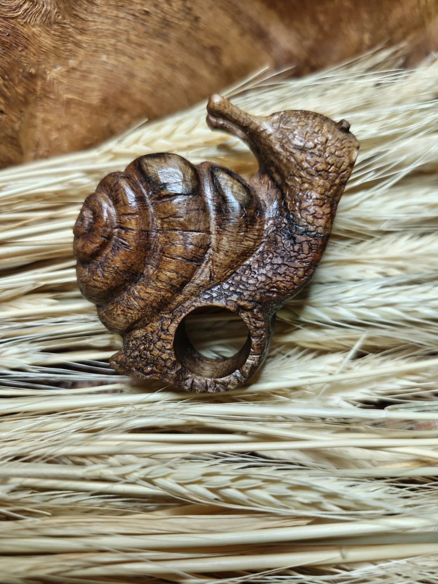 Inel sculptural nuc