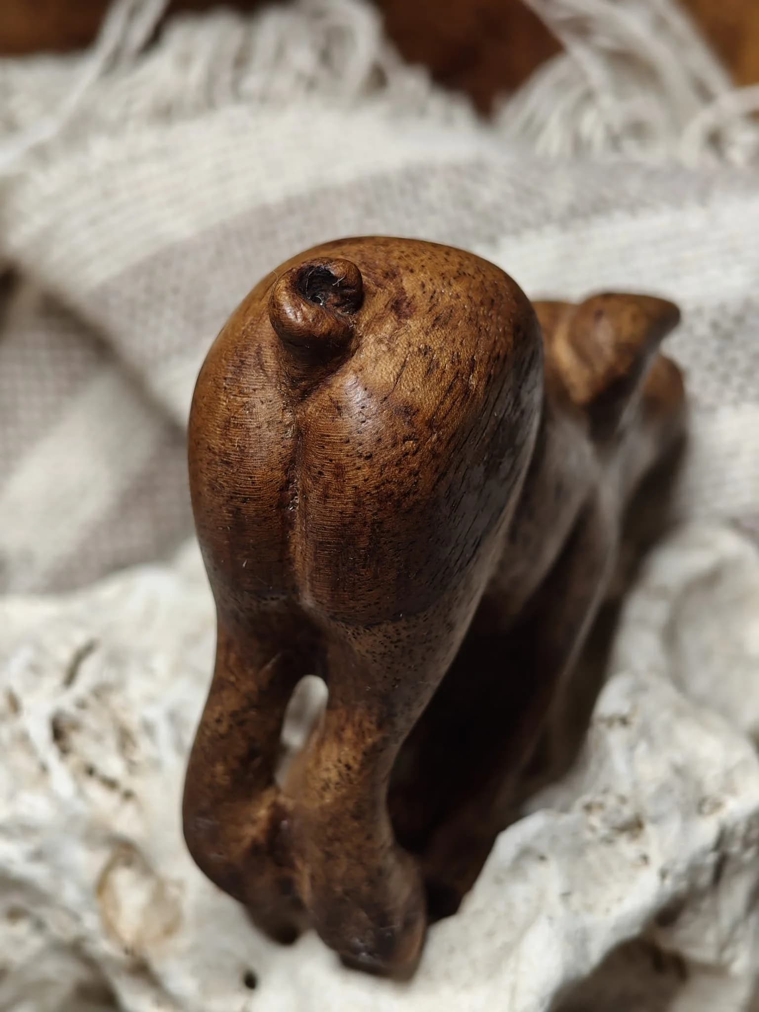 Inel sculptural nuc