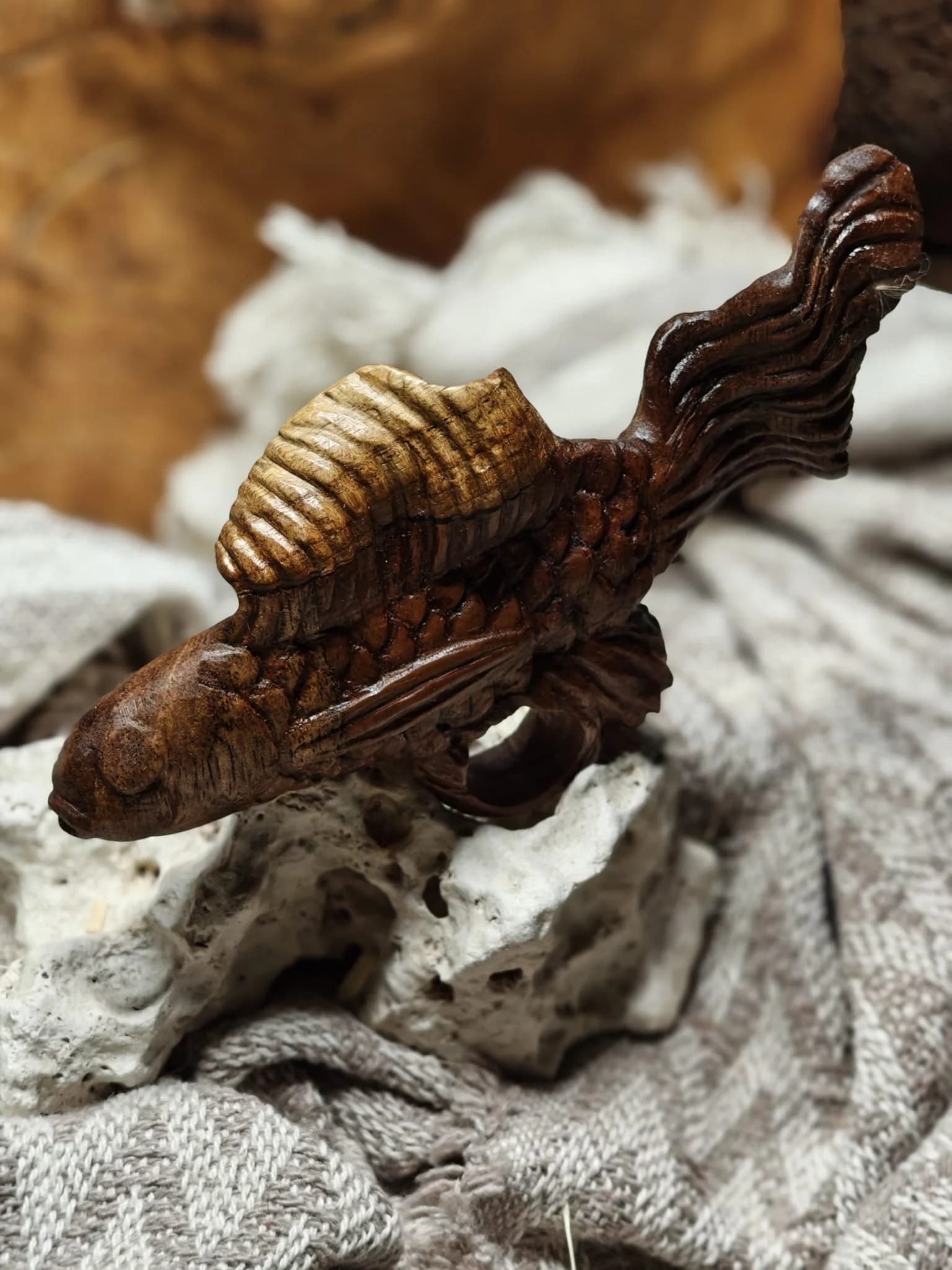 Inel sculptural lemn
