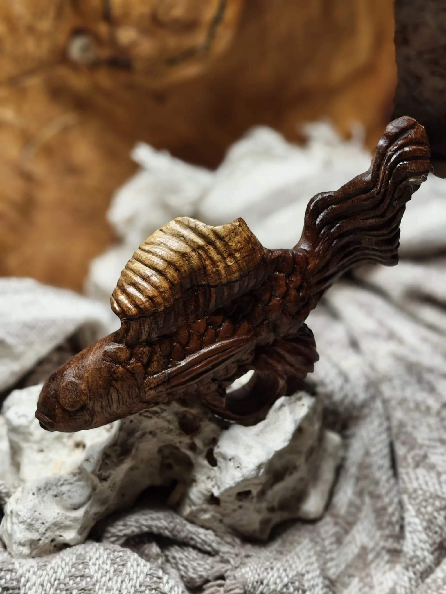 Inel sculptural lemn