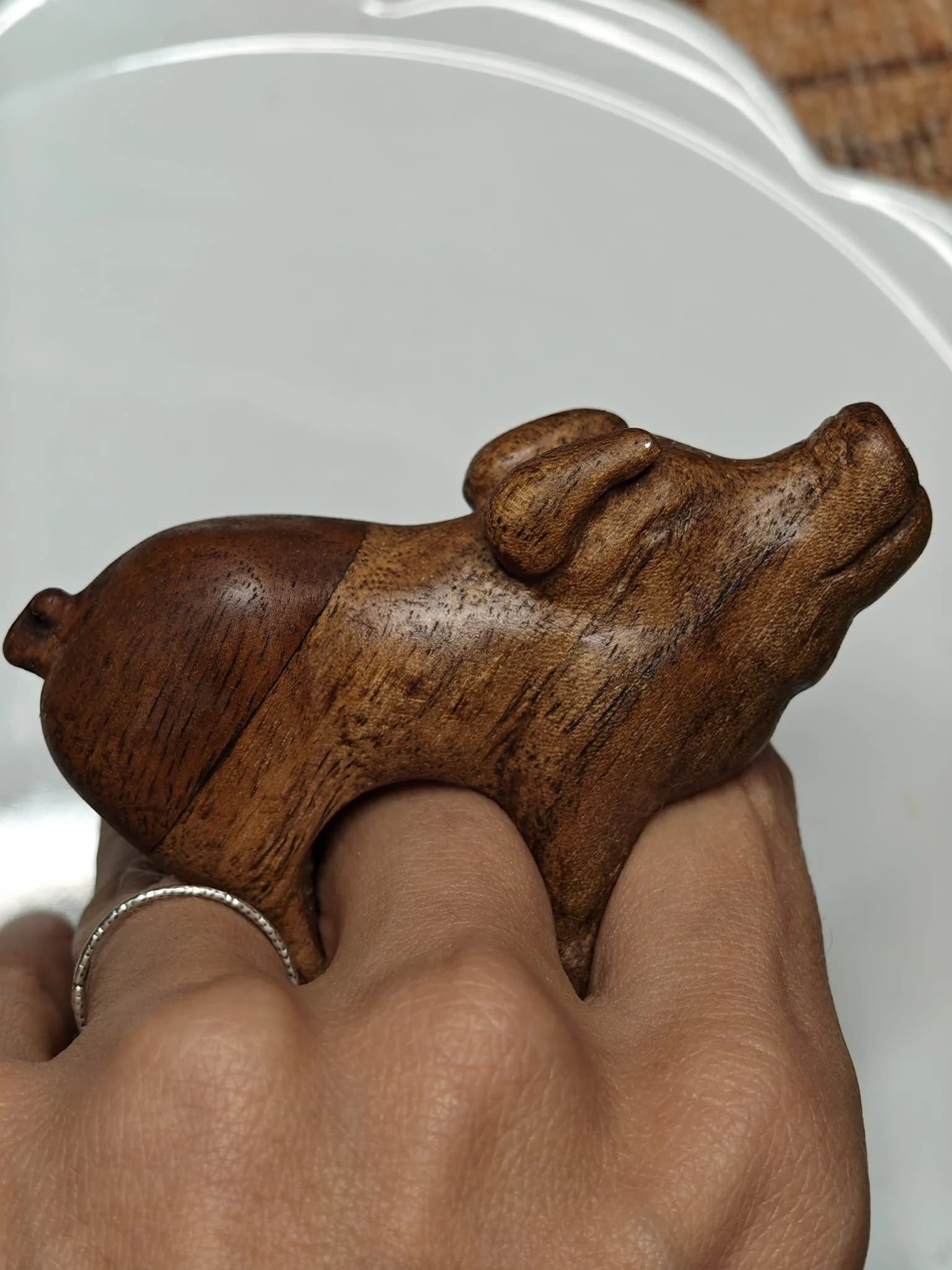 Inel sculptural nuc