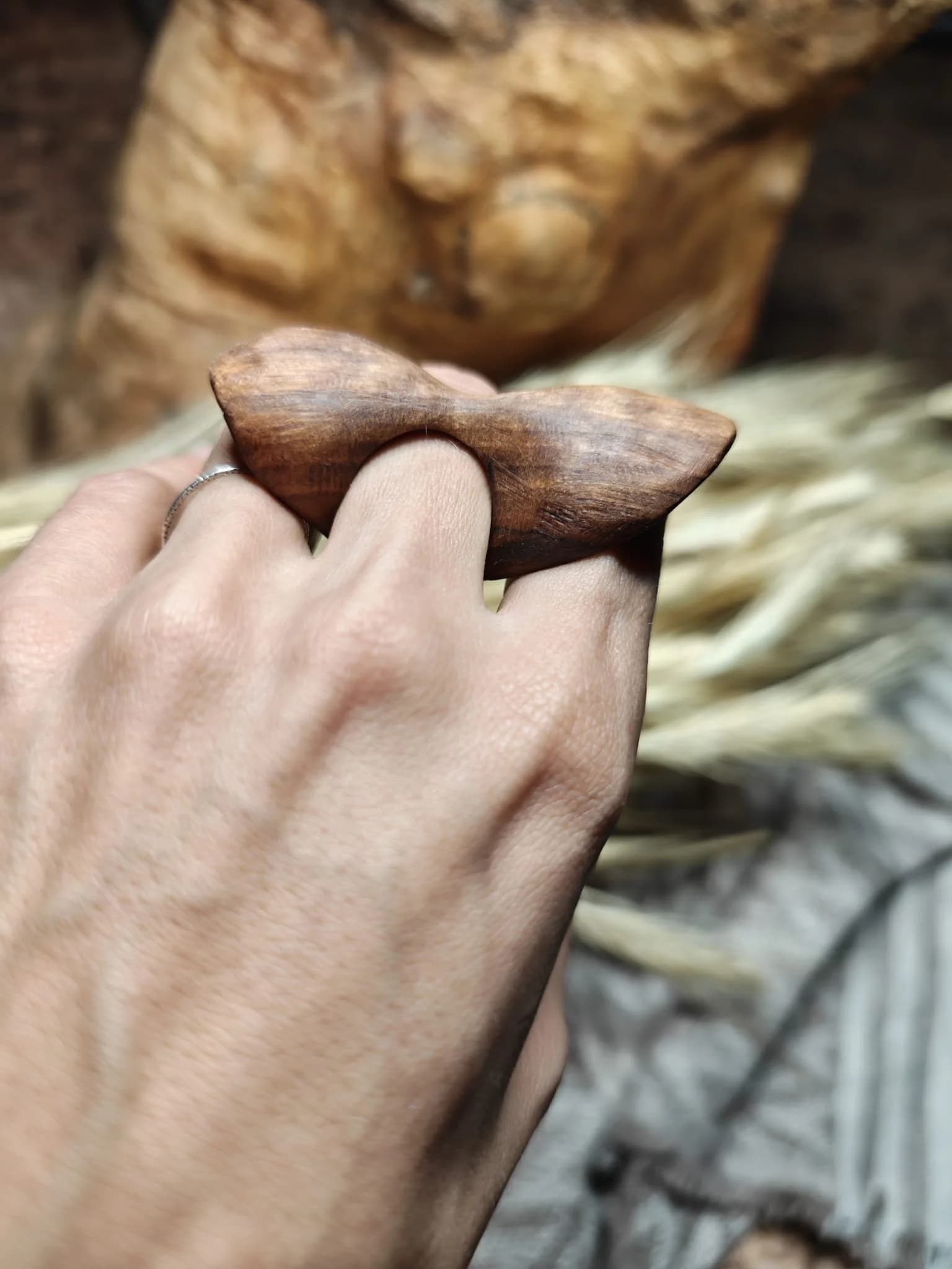Inel sculptural lemn