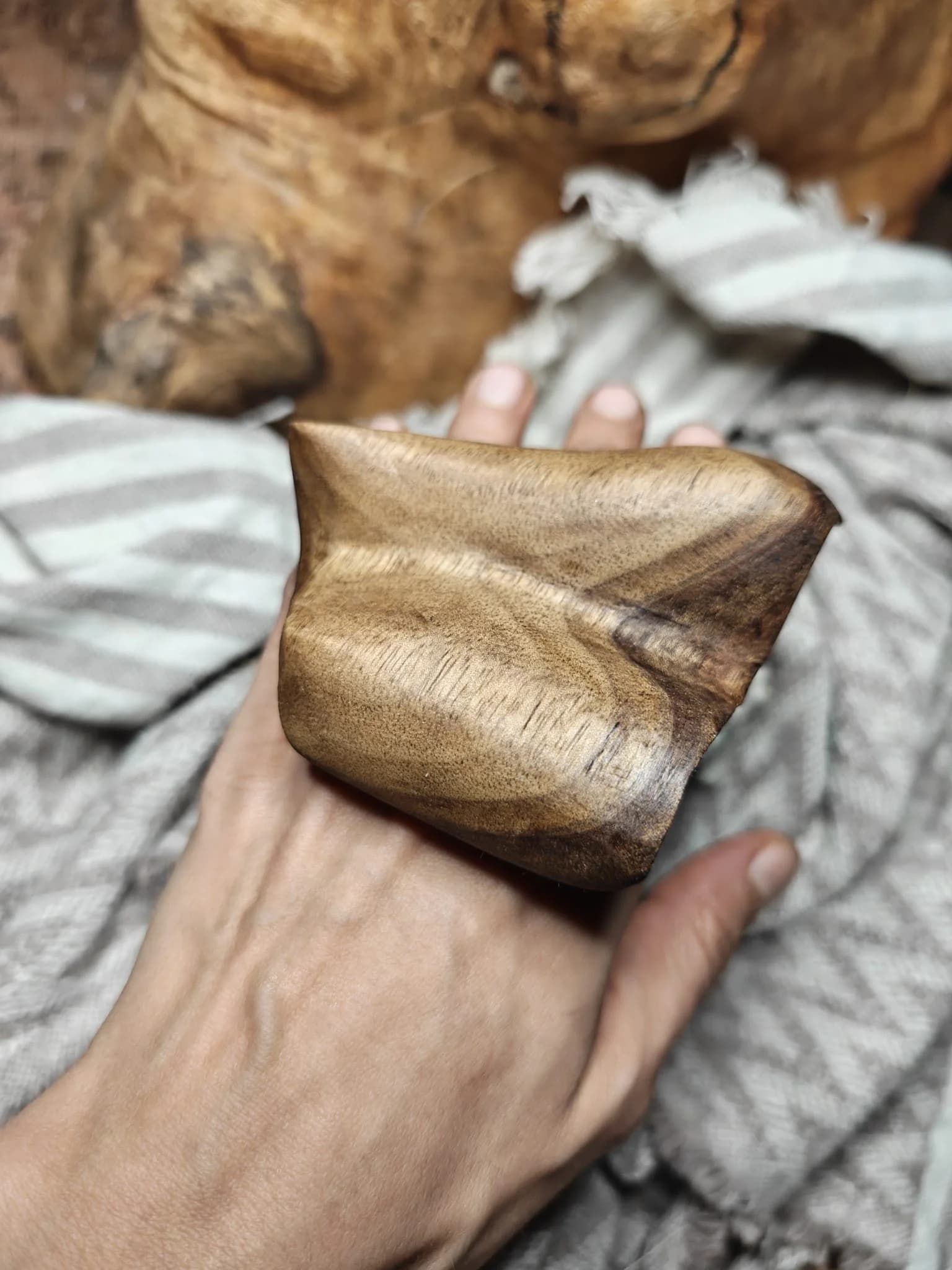 Inel sculptural lemn
