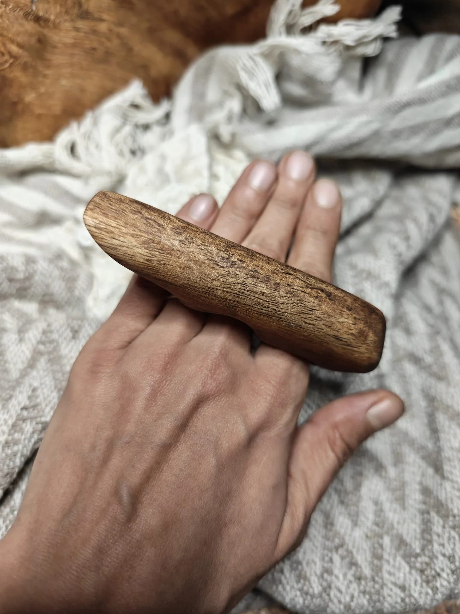 Inel sculptural nuc