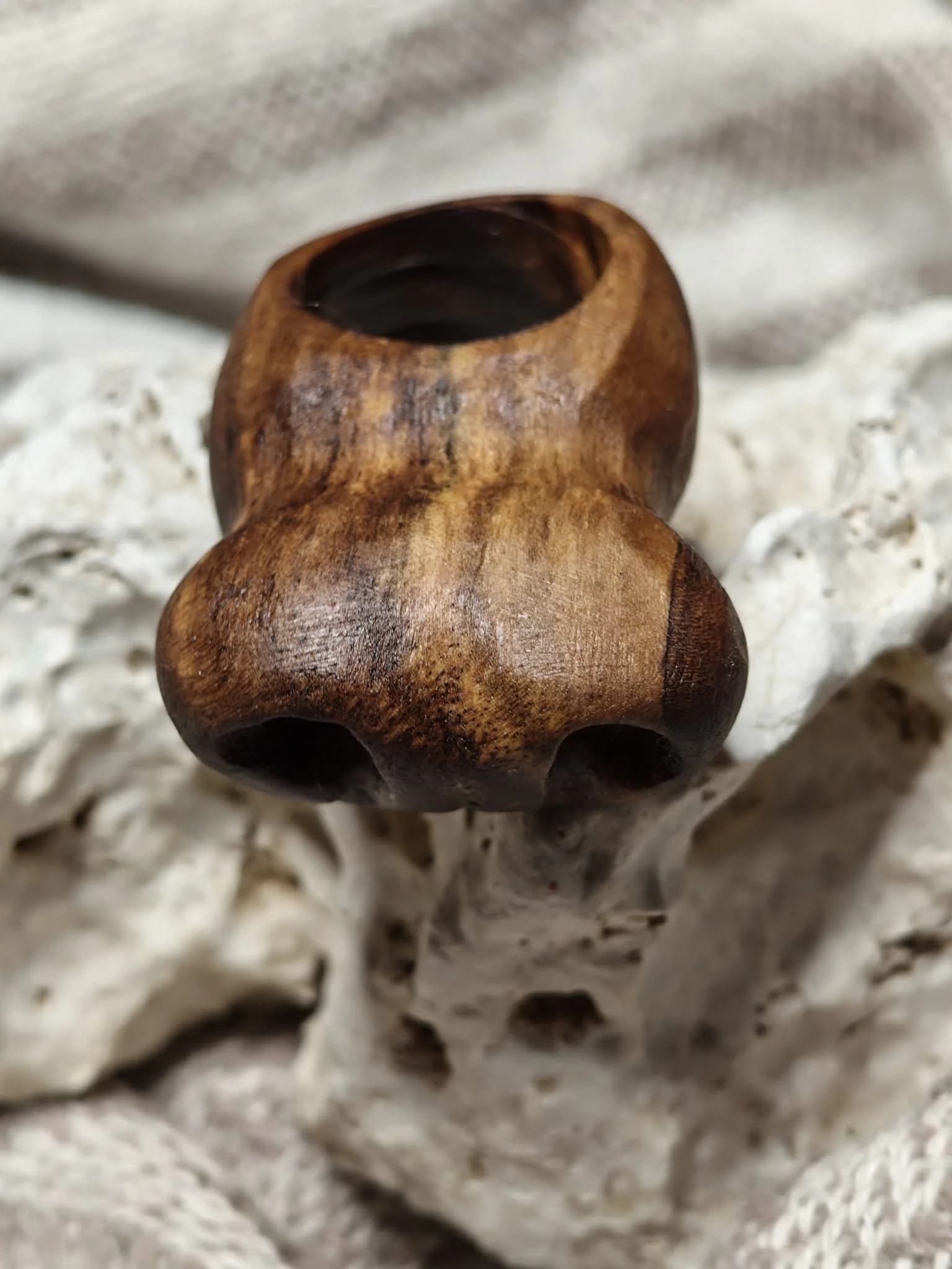 Inel sculptural nuc