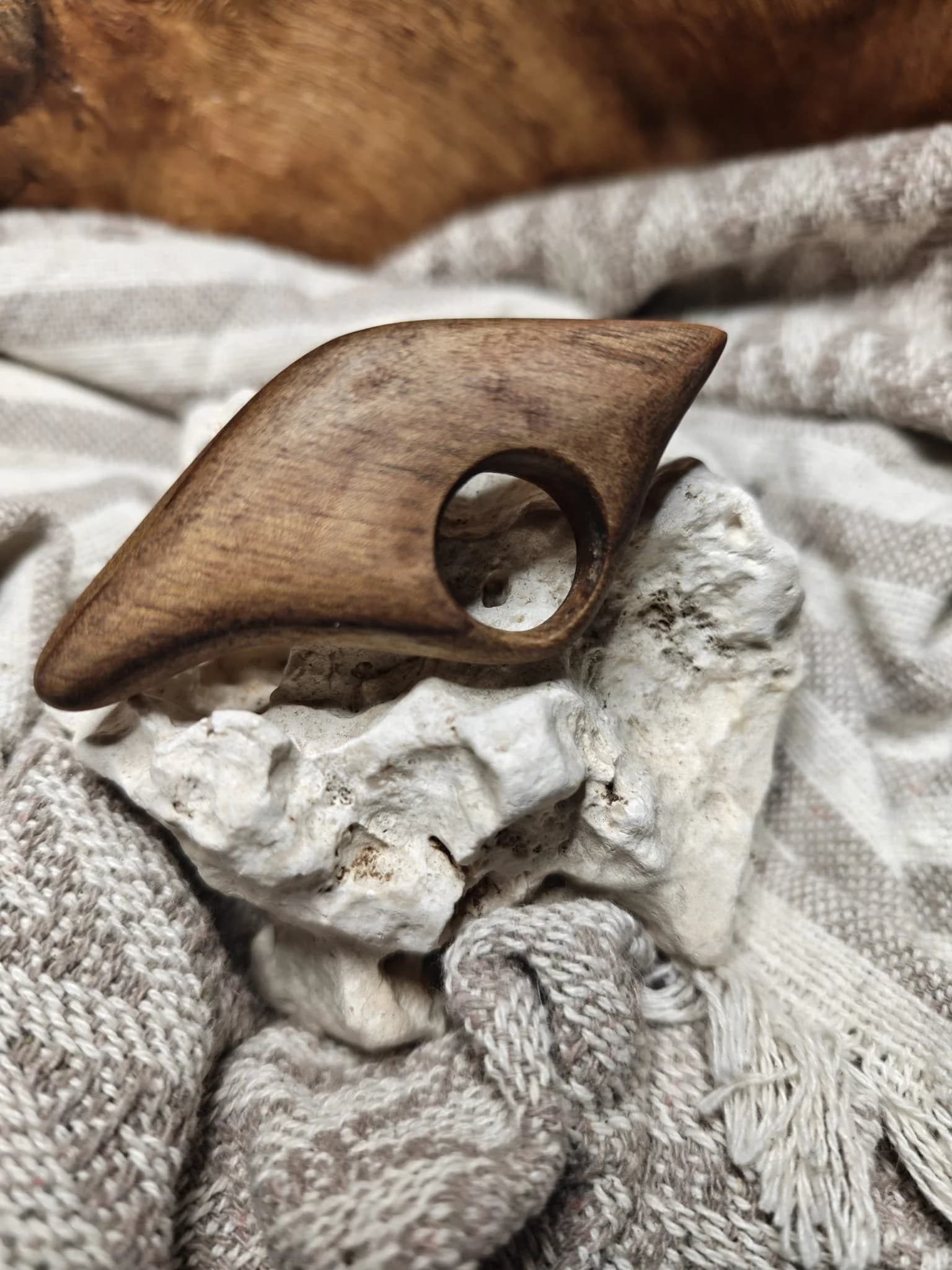 Inel sculptural nuc