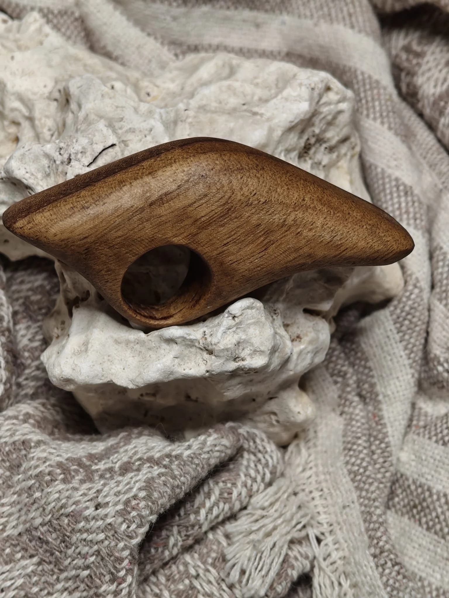 Inel sculptural nuc