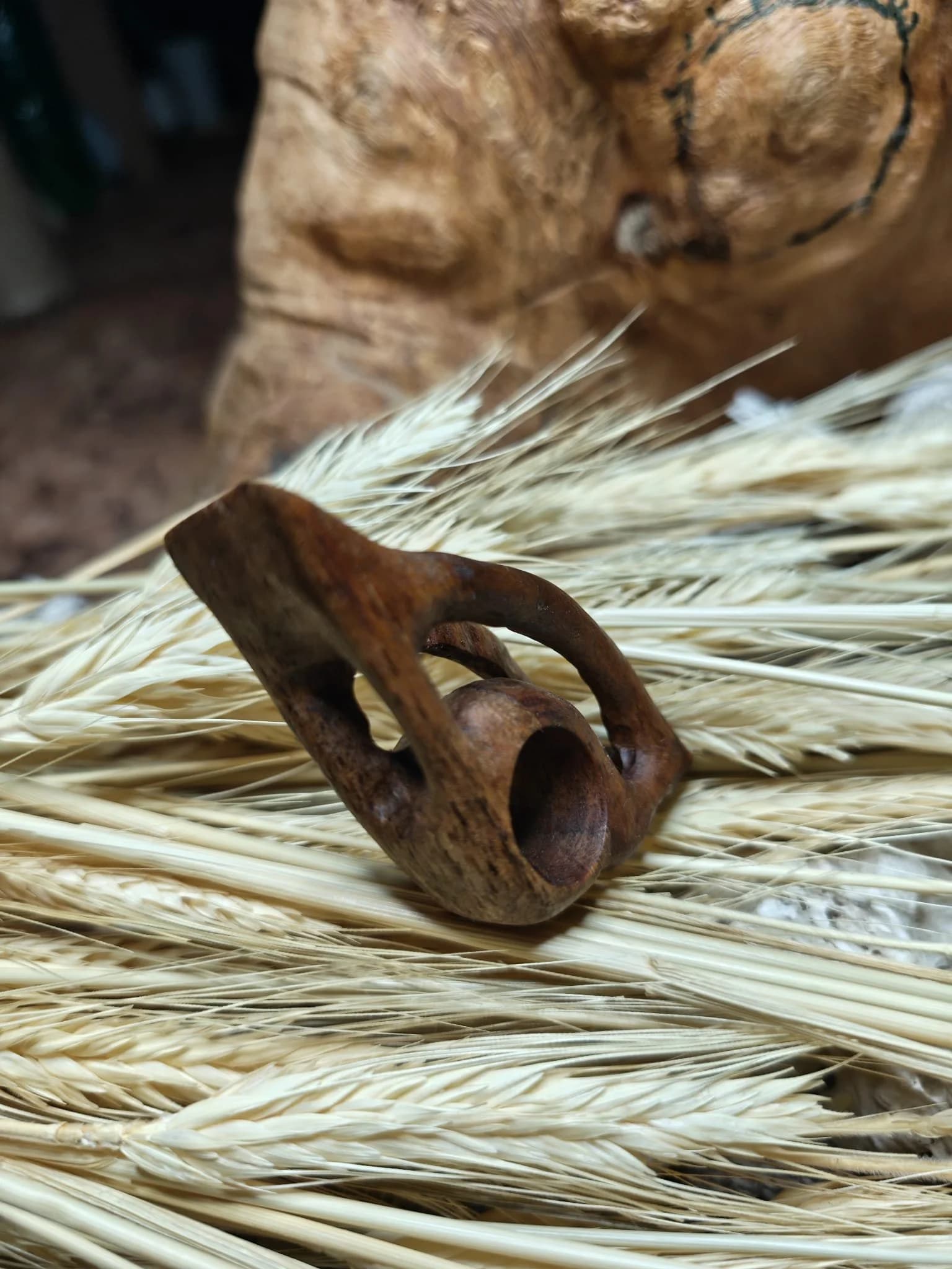 Inel sculptural lemn