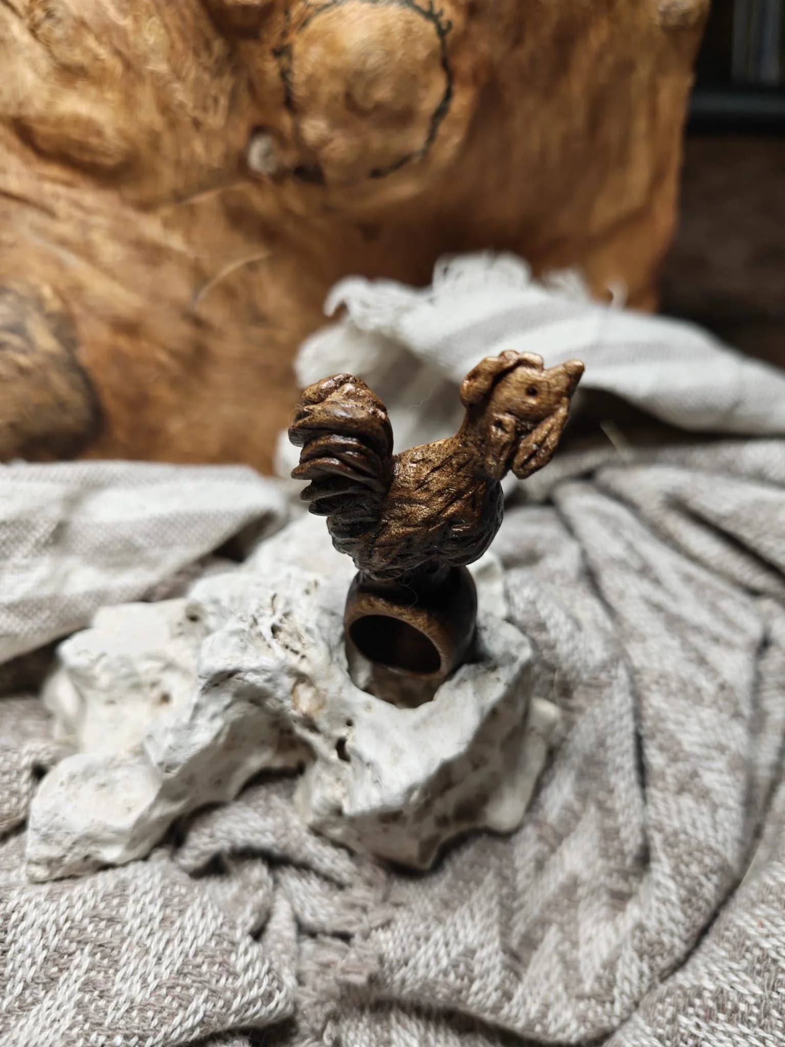 Inel sculptural nuc