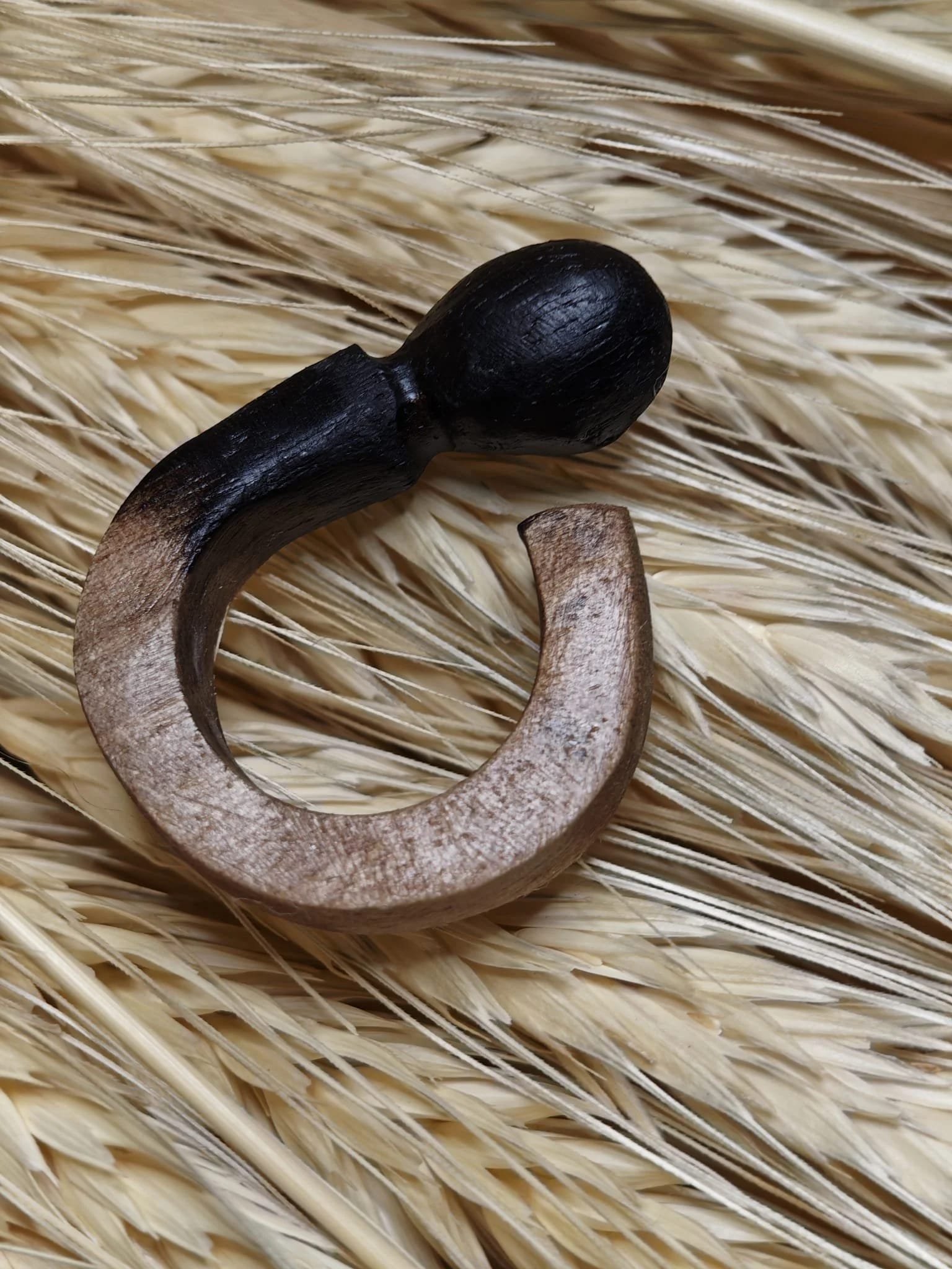 Inel sculptural nuc
