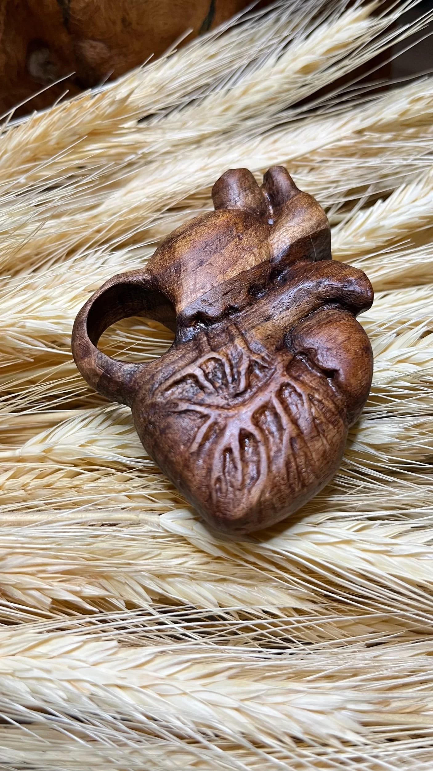 Inel sculptural nuc